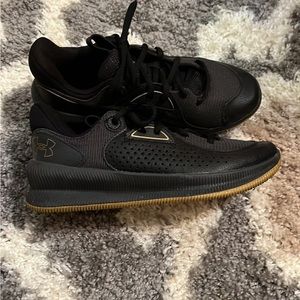 Under Armour tennis shoes